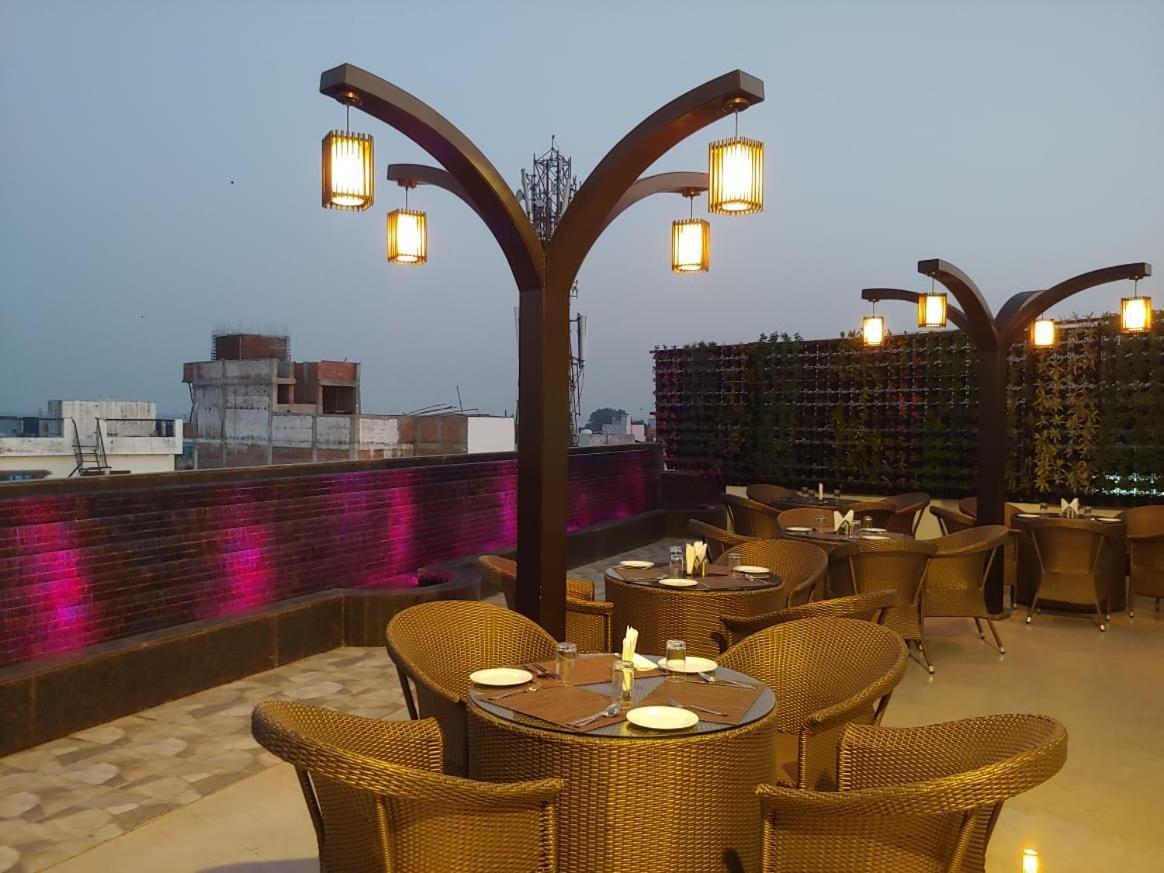 Hotel Shivoy Grand Varanasi Exterior photo