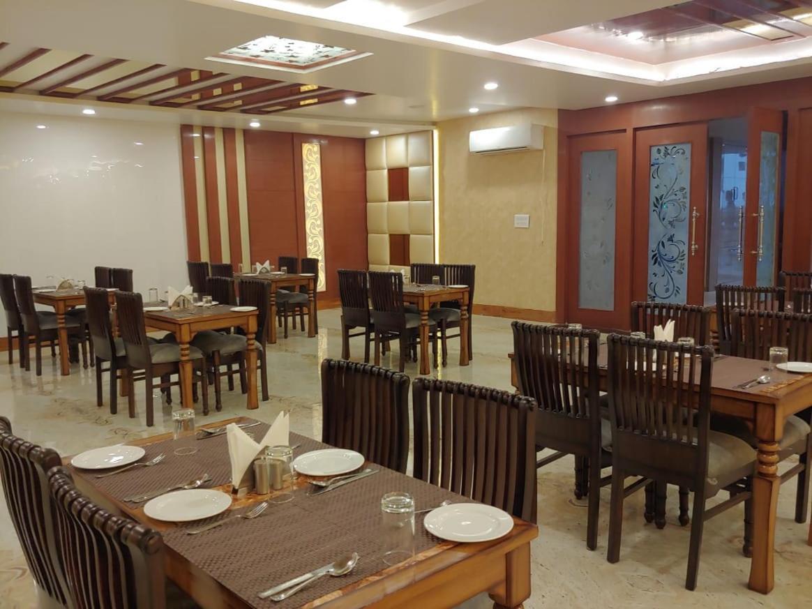 Hotel Shivoy Grand Varanasi Exterior photo
