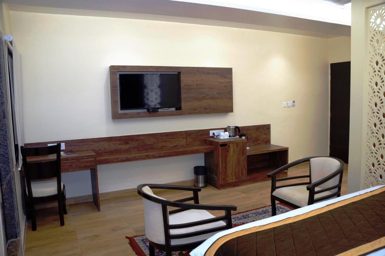 Hotel Shivoy Grand Varanasi Exterior photo
