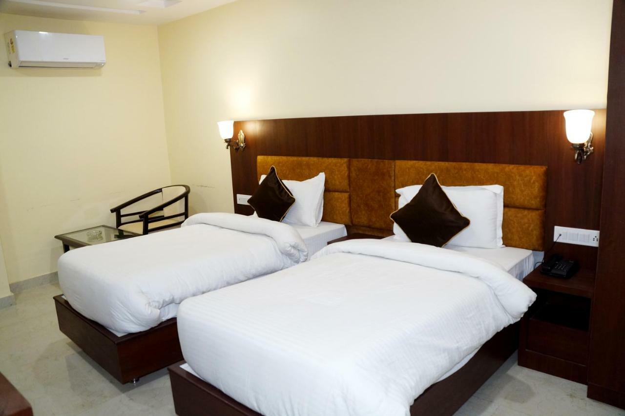 Hotel Shivoy Grand Varanasi Exterior photo
