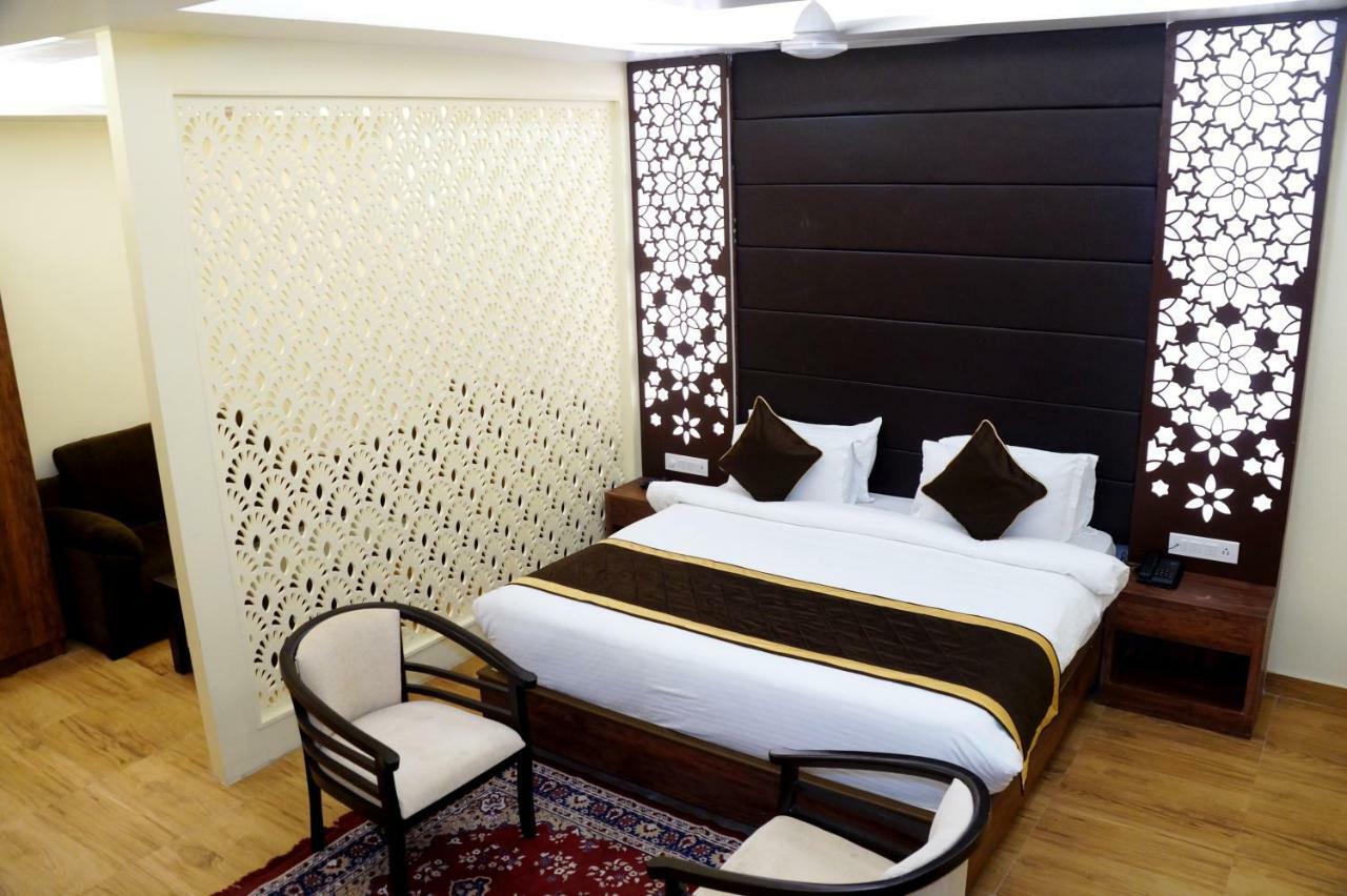 Hotel Shivoy Grand Varanasi Exterior photo