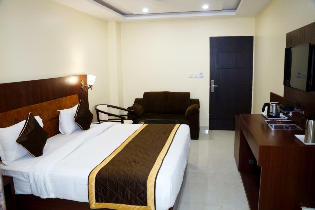 Hotel Shivoy Grand Varanasi Exterior photo