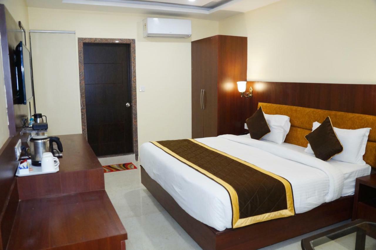 Hotel Shivoy Grand Varanasi Exterior photo
