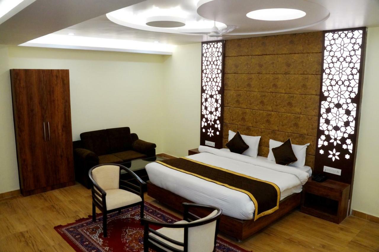 Hotel Shivoy Grand Varanasi Exterior photo
